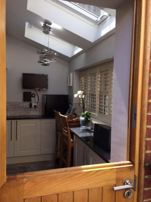 River Road, Littlehampton, Executive Apartment Buitenkant foto